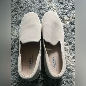 OLD NAVY SLIP ON SNEAKER
